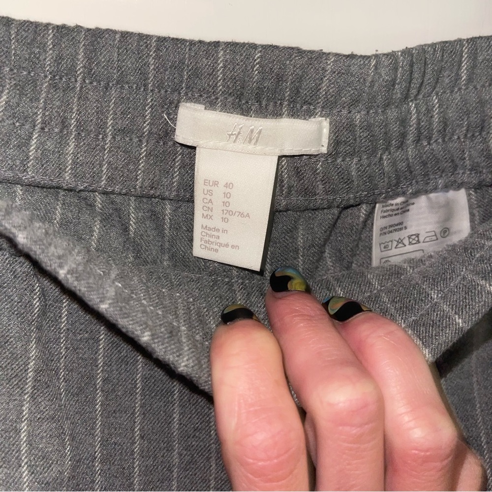 H&M Woman’s Grey & White Pin Stripe Stretchy Drawstring Straight Leg Dress Pants - Picture 3 of 9